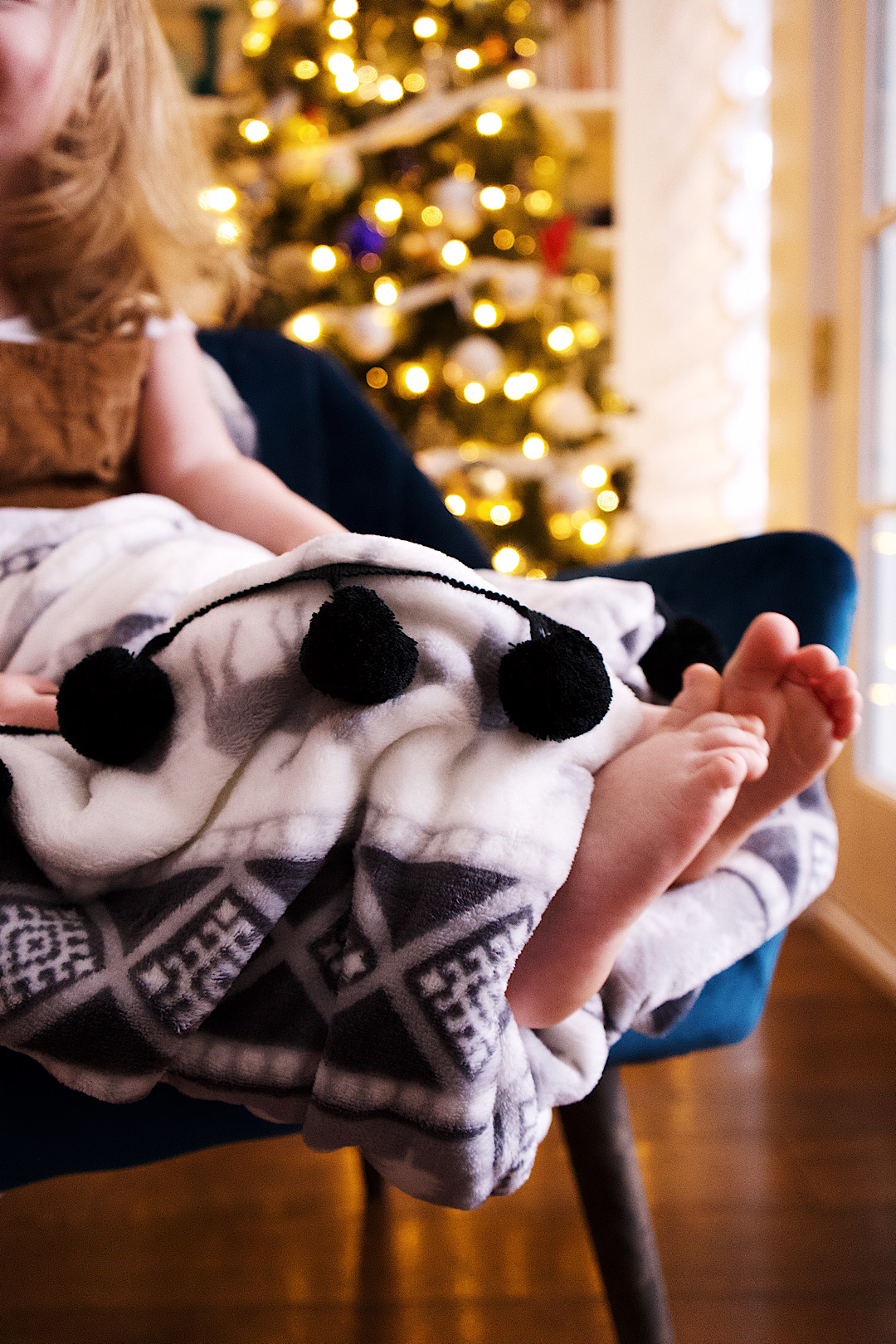 DIY Pompom Fleece Blanket Kate Ellen